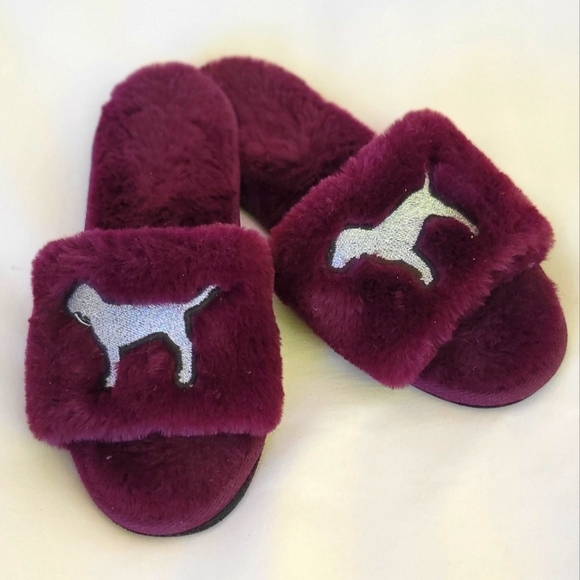 Pink Victoria Secret Slides - Picture 1 of 5